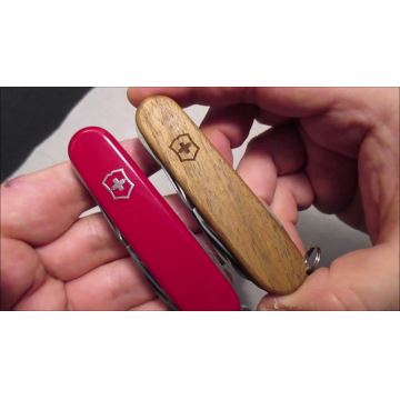 Victorinox - Navaja multifuncional 9,1 cm/14 funciones rojo